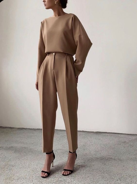 Chic minimalism. How to choose clothes in this style?