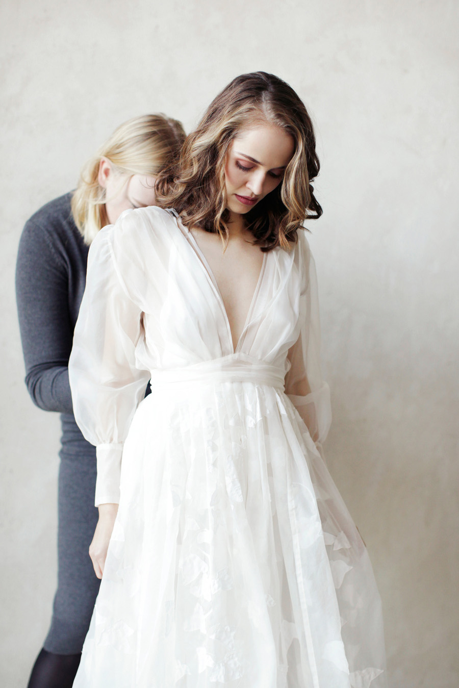 How to try on wedding dresses