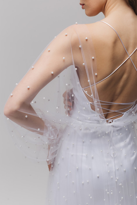 Seidenhochzeitskleid ,Satin elegantes Brautkleid mit einem zusätzlichen perlenbesetzten Tüllumhang ,Charlotte.